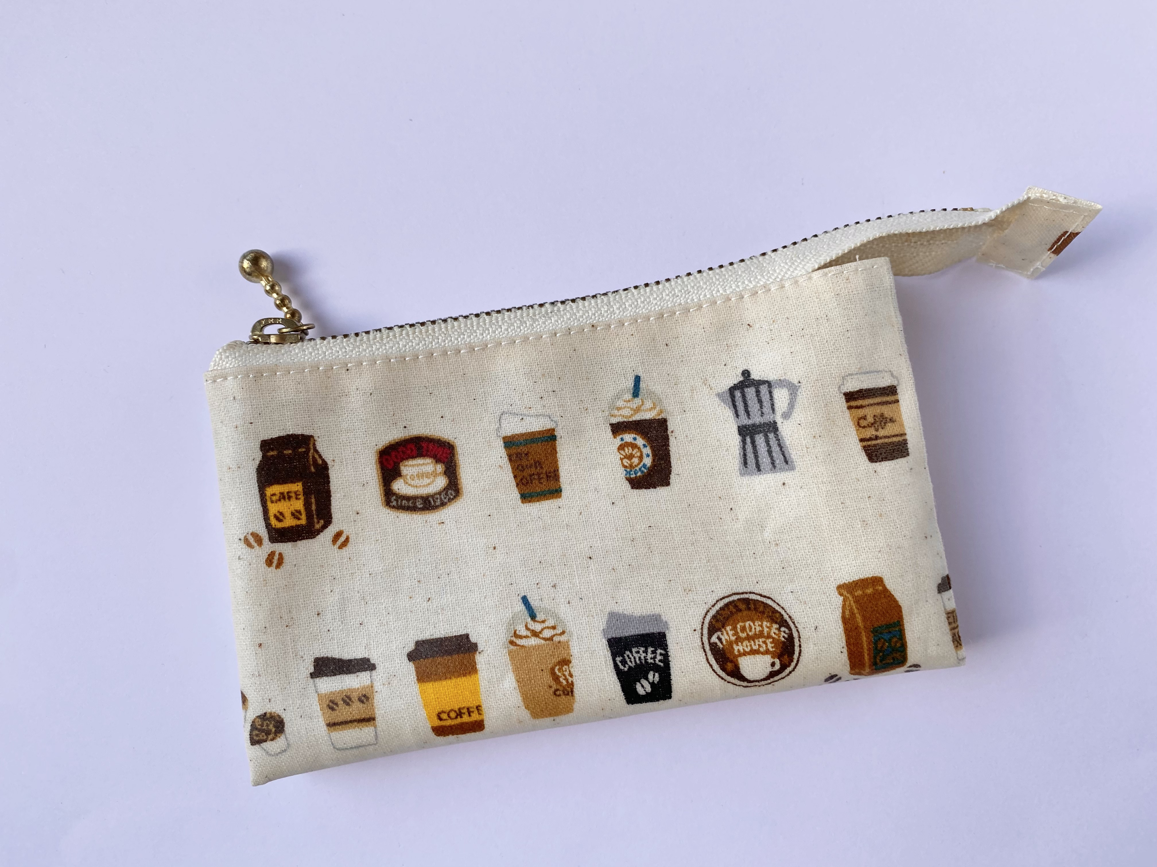 ꕤ いちご 様 ꕤ ぶたさんポーチ 黒 小size ヘタ付きいちごなフラットポーチ／Lサイズ | EARL'S FAVOURITE