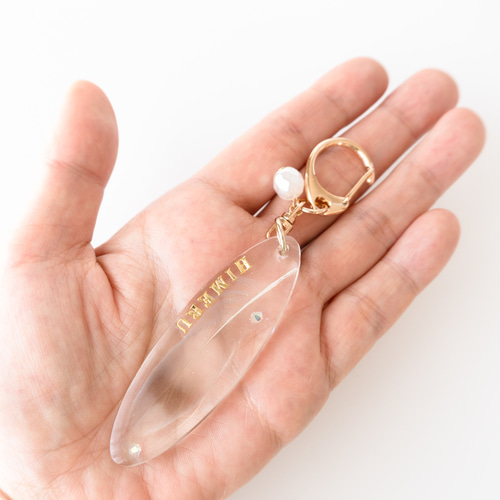 ともこ様オーダーのお品　羽アクセサリー うちの子・名入れキーホルダー - 楕円 - （愛鳥さんの羽根で作る