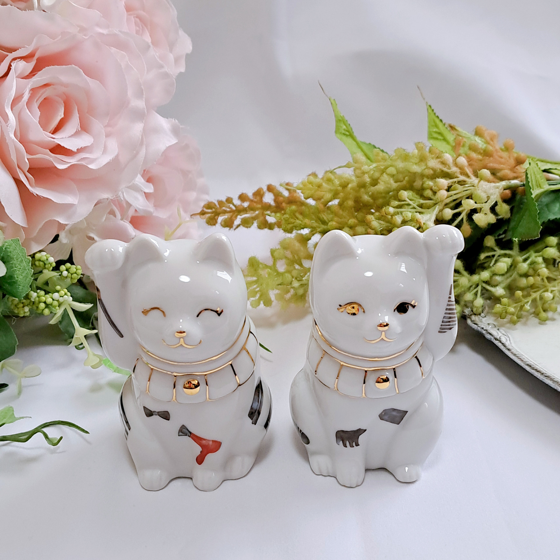 福を招く　招き猫　ペアセット　結婚祝い　開店祝い　記念　玄関　リビング　猫　福　幸せ　シンプル　置物　飾り　シンプル