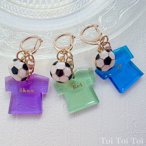 サッカー好きさんに♡サッカーボールとTシャツのレジンチャーム【名