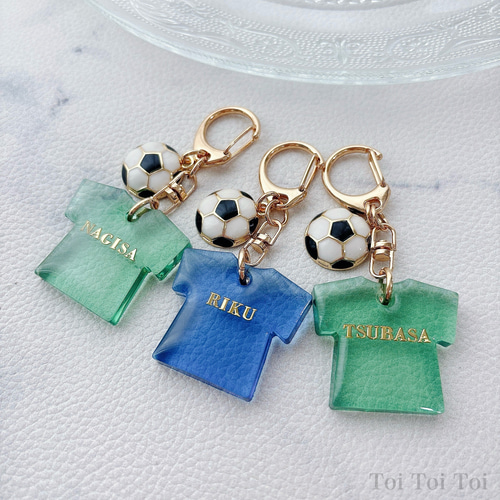 サッカー好きさんに♡サッカーボールとTシャツのレジンチャーム【名