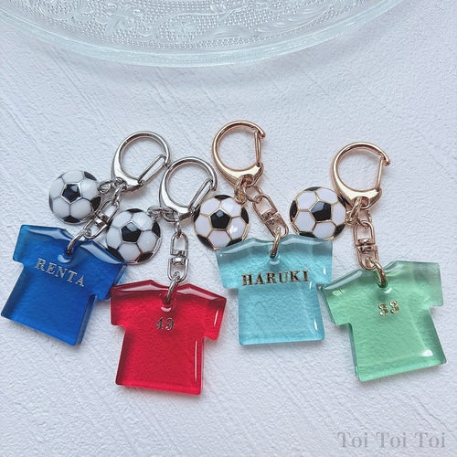 サッカー好きさんに♡サッカーボールとTシャツのレジンチャーム【名