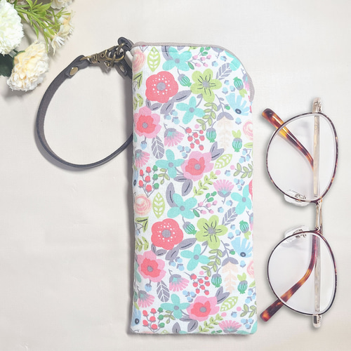 バッグに付けられる メガネケース 北欧風 花柄 ボタニカル 眼鏡ケース