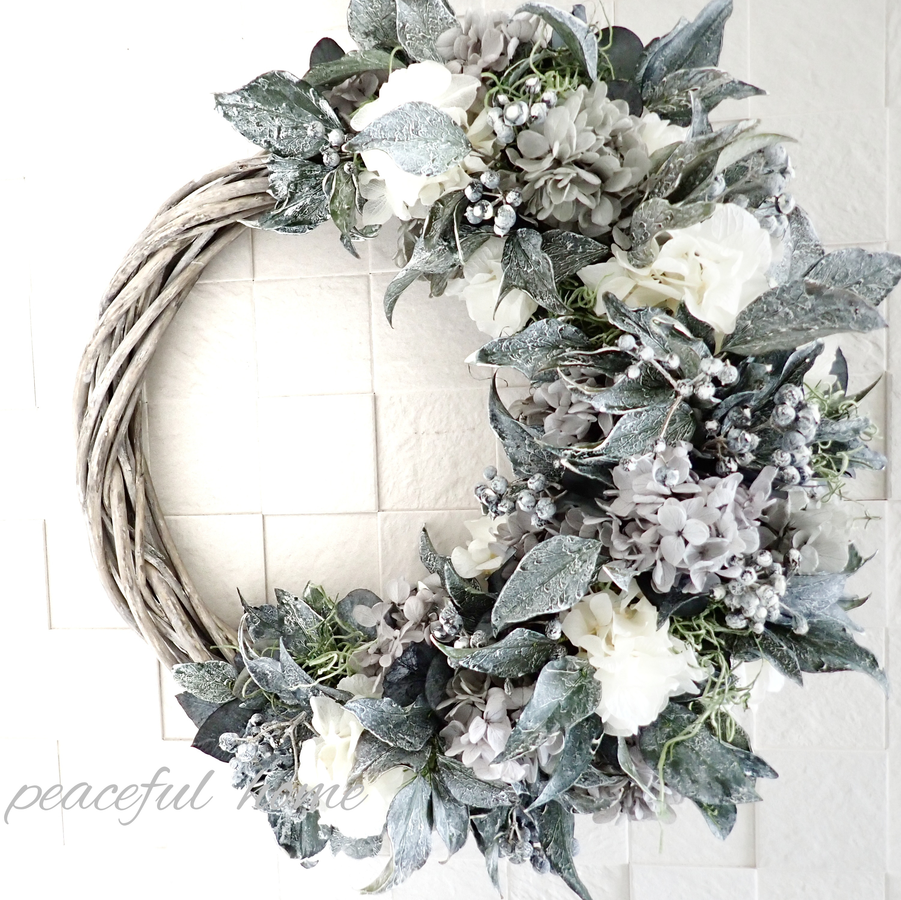 プリザーブドフラワー　スモーキーグレイのハーフリースL  直径約35㎝