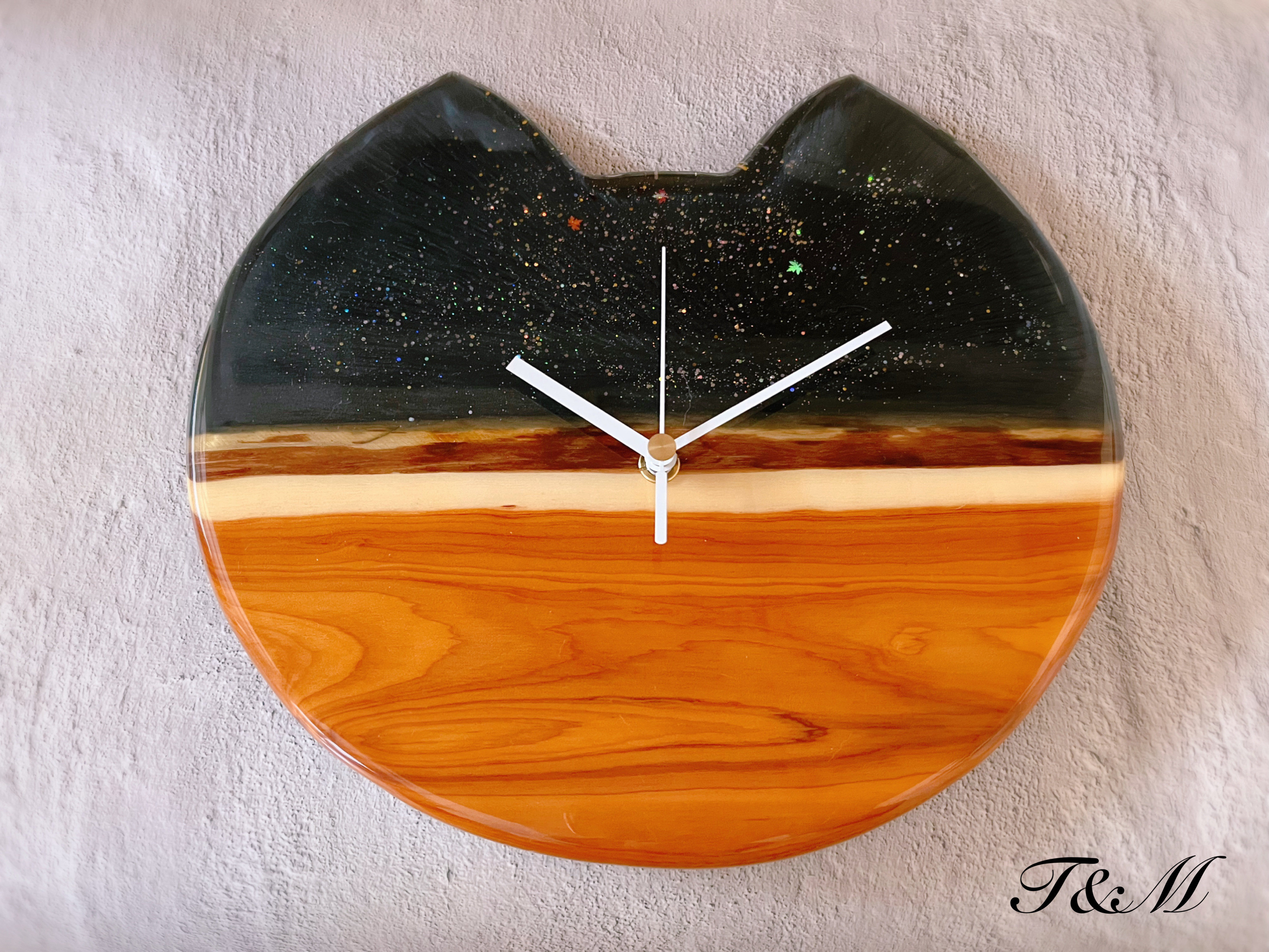 ウッド レジン 猫型　壁掛け時計 (宇宙 / 黒 /星 /夜空 /紅葉 / 猫 )　【1点もの】