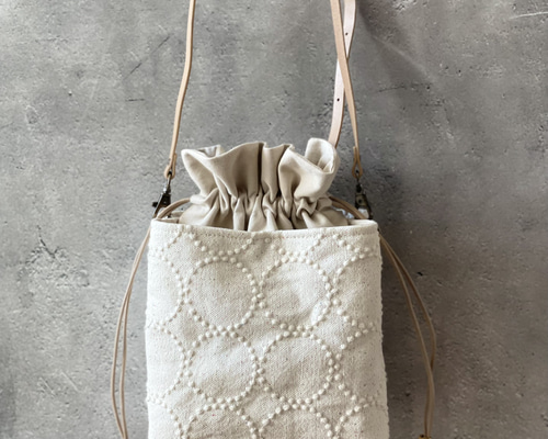 ⚮̈ミナペルホネン tambourine white ネリオバッグ あおり巾着  