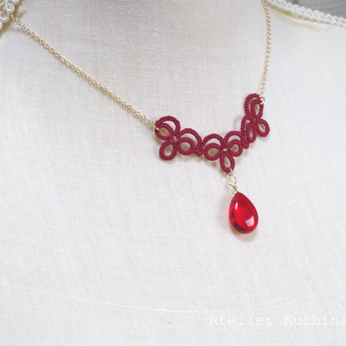 ドイツビーズチェリーレッドとチェコビーズ＆銀古美ビーズのイヤリングとネックレス 受注製作】タティングレースと大粒ドロップチェコビーズのネックレス