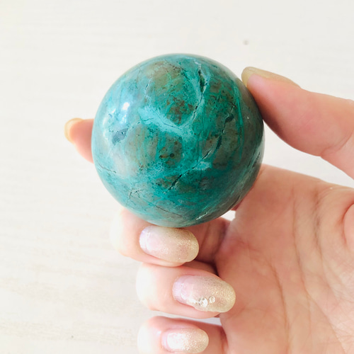 幸運と繁栄の象徴！クリソコラの丸玉(50mm) 天然石 虹色の星 通販