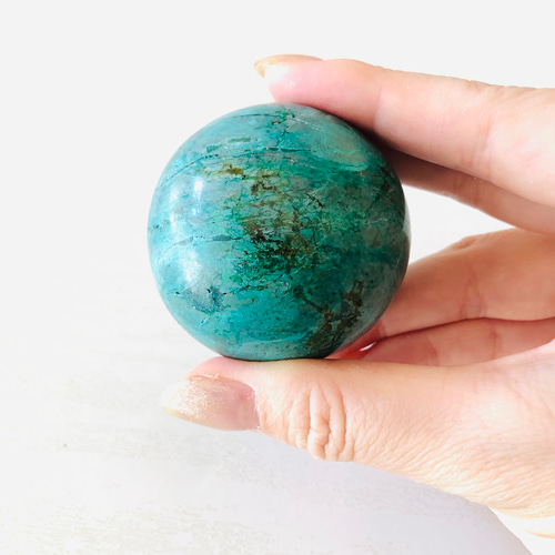 幸運と繁栄の象徴！クリソコラの丸玉(50mm) 天然石 虹色の星 通販