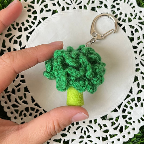 小*1様 ブロッコリーくんのキーホルダー〇 編みぐるみ 小*1様 ブロッコリーくんのキーホルダー〇 編みぐるみ - メルカリ