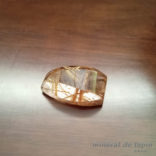 ルチルクオーツ 71.44カラット 大きなルース 天然石 mineral de lapin