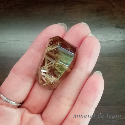 ルチルクオーツ 71.44カラット 大きなルース 天然石 mineral de lapin