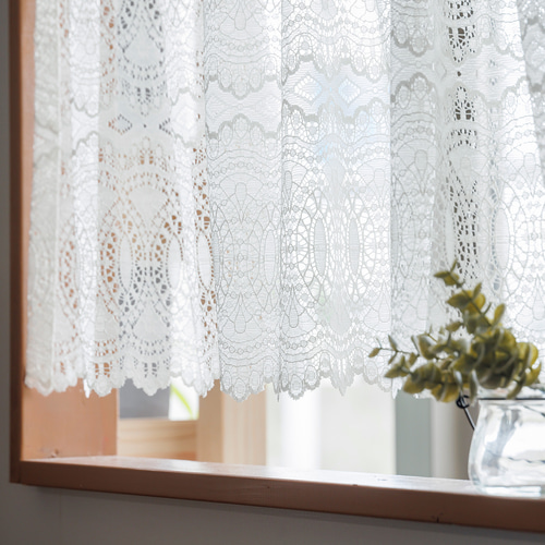 78本もの筬が編み上げる芸術的なカフェカーテン「ホワイト」 小窓