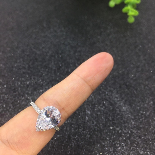 newデザイン】ペアシェイプ モアサナイト ダイヤ リング K18WG 指輪  