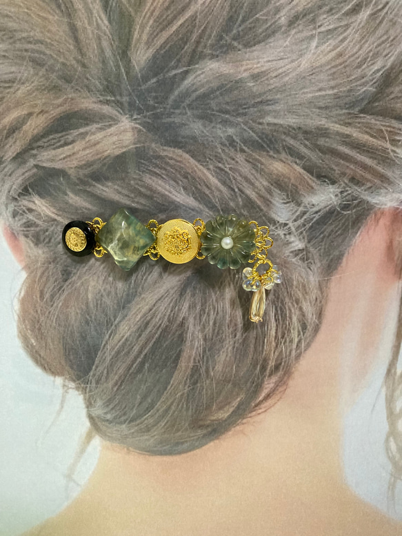 ボタン ヘアクリップ ヘアアクセサリー ハンドメイド レジン 花 ゴールド ガラス 水彩 9枚目の画像