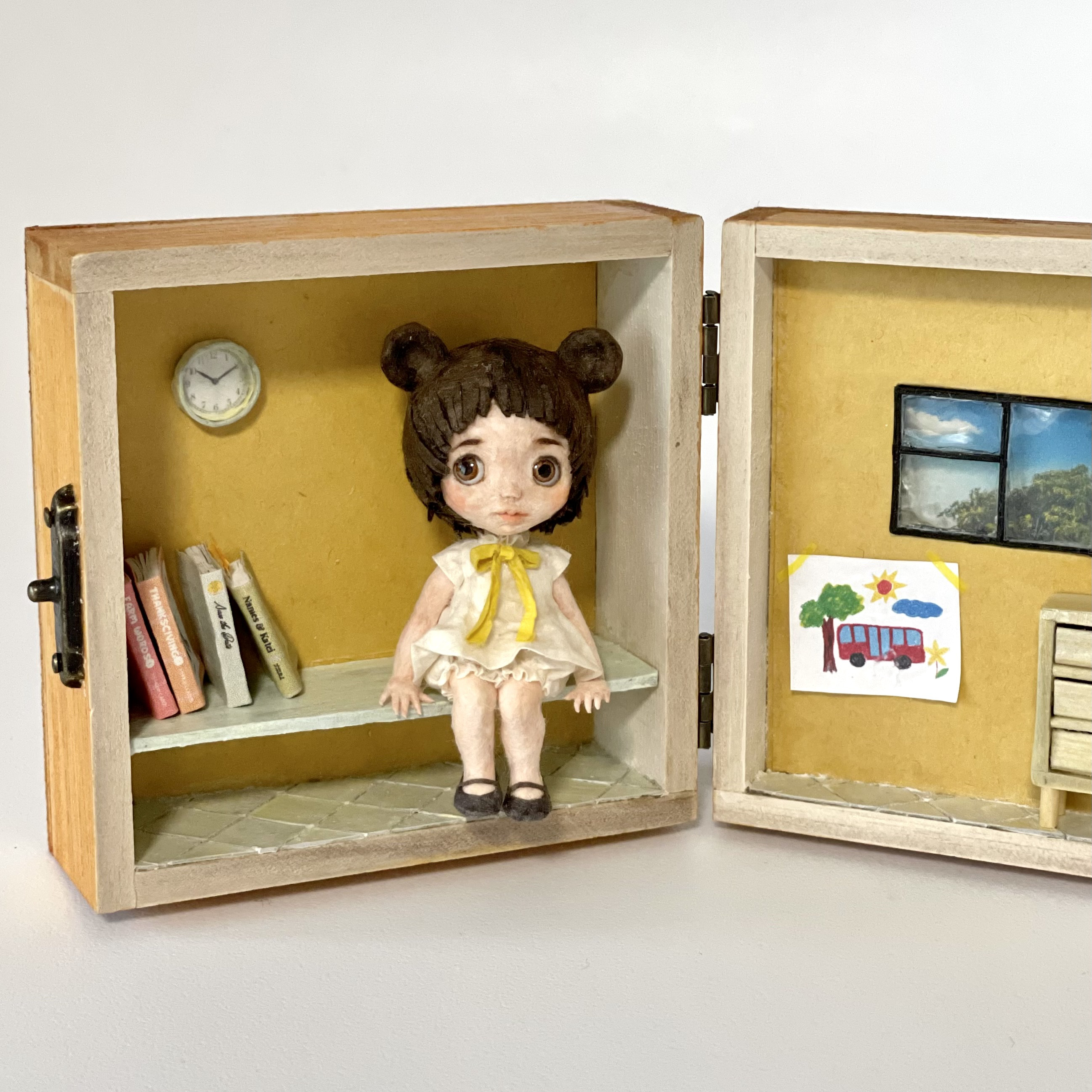 小さな和紙人形とドールハウスセット『KuKuBeA(くくべあ)＆ひまわりのような黄色のミニチュアハウス』