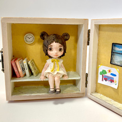 KuKuBeA(くくべあ)＆黄色のドールハウス　和紙人形 2枚目の画像