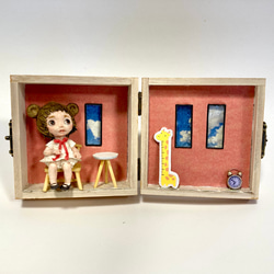 KuKuBeA(くくべあ)＆ピンクのドールハウス　和紙人形 1枚目の画像
