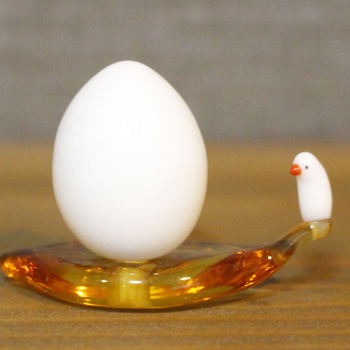 オイバツィカのガラス製鳥は卵