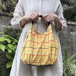着物リメイクバッグ【まんまるバッグ 紬（つむぎ）黄色格子柄】着物 浴衣 祭り 通勤・通学 母の日 敬老の日 2枚目の画像