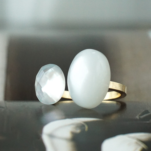 6月誕生石 大粒 ムーンストーン × 白蝶貝 フォークリング 指輪