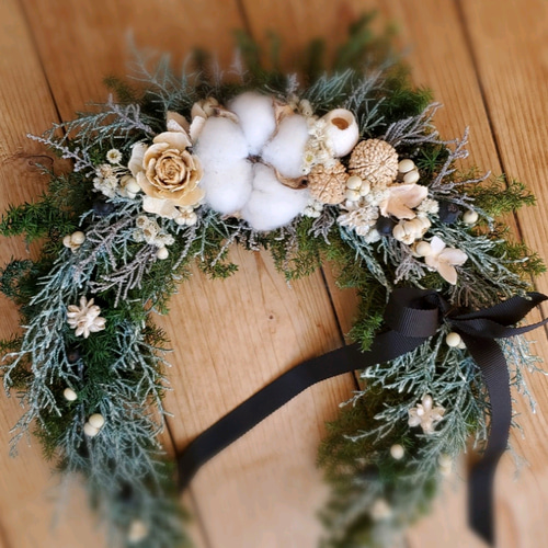 クリスマスリース 馬蹄型 プリザーブドフラワー 木の実 リース