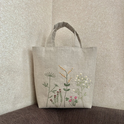 野の花刺繍バッグ 1枚目の画像