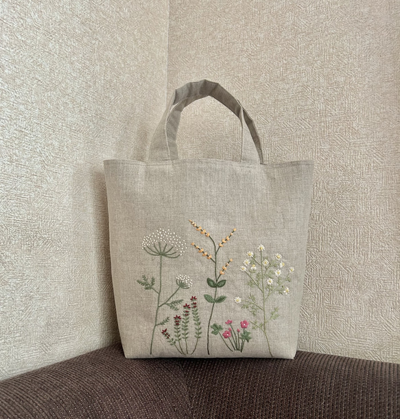 野の花刺繍バッグ 1枚目の画像