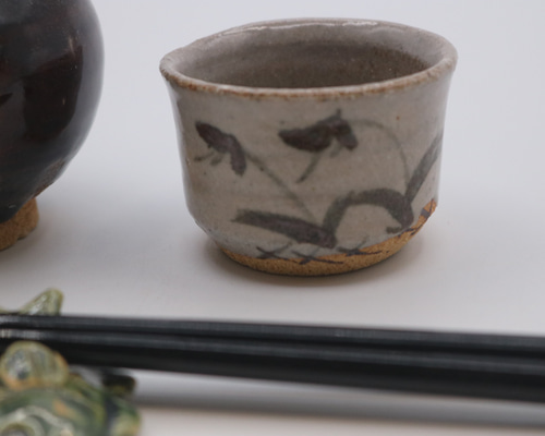 唐津焼きのおちょこ 絵唐津ぐい呑み（作品番号G-036） おちょこ・ぐい呑み・徳利 森の丘陶