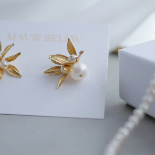 お呼ばれ結婚式や同窓会にピタリ フラワー ピアス イヤリング