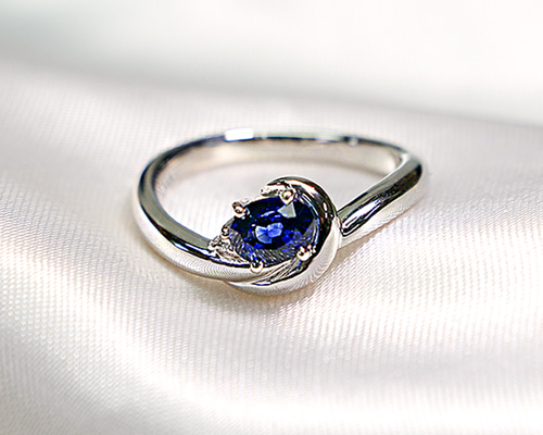 ソフトカーブ サファイアリング 18KWG サファイアリング 天然ブルー