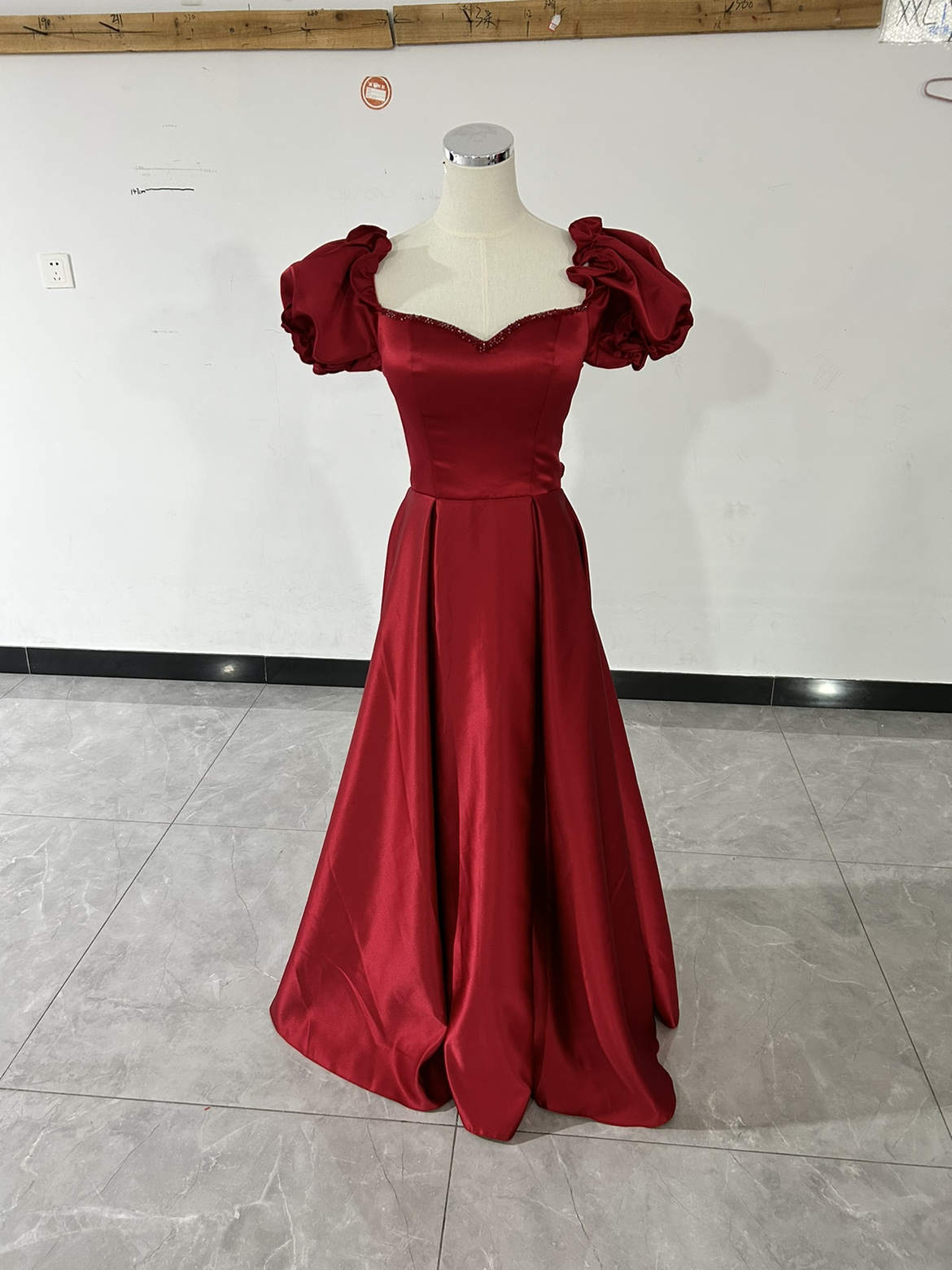 エレガント 赤 カラードレス ベアトップ 背中見せ 姫袖 ロング ワンピース 花嫁/拳式