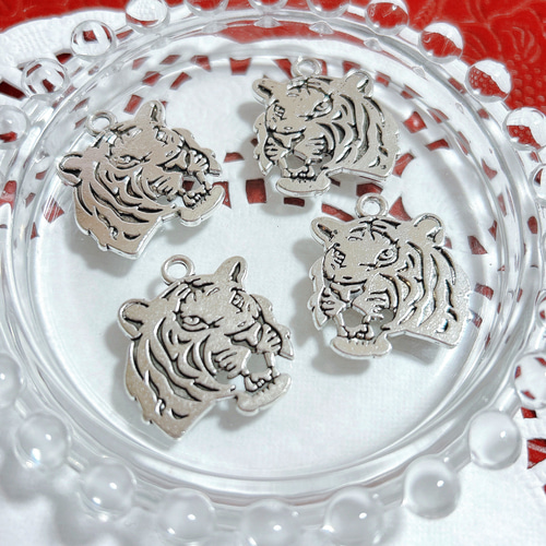 とらぼるたん様　手作り文字チャーム ドラ文字刺繍キーホルダー サ |ドラえもん未来デパート オンライン