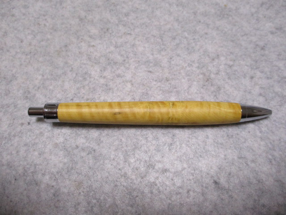 御蔵島柘植　瘤　バーズアイ＆トラ杢　椿油仕上げ　木軸ボールペン(シャープペンシル) 3枚目の画像