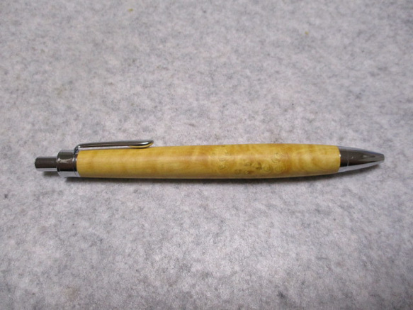 御蔵島柘植　瘤　バーズアイ＆トラ杢　椿油仕上げ　木軸ボールペン(シャープペンシル) 4枚目の画像