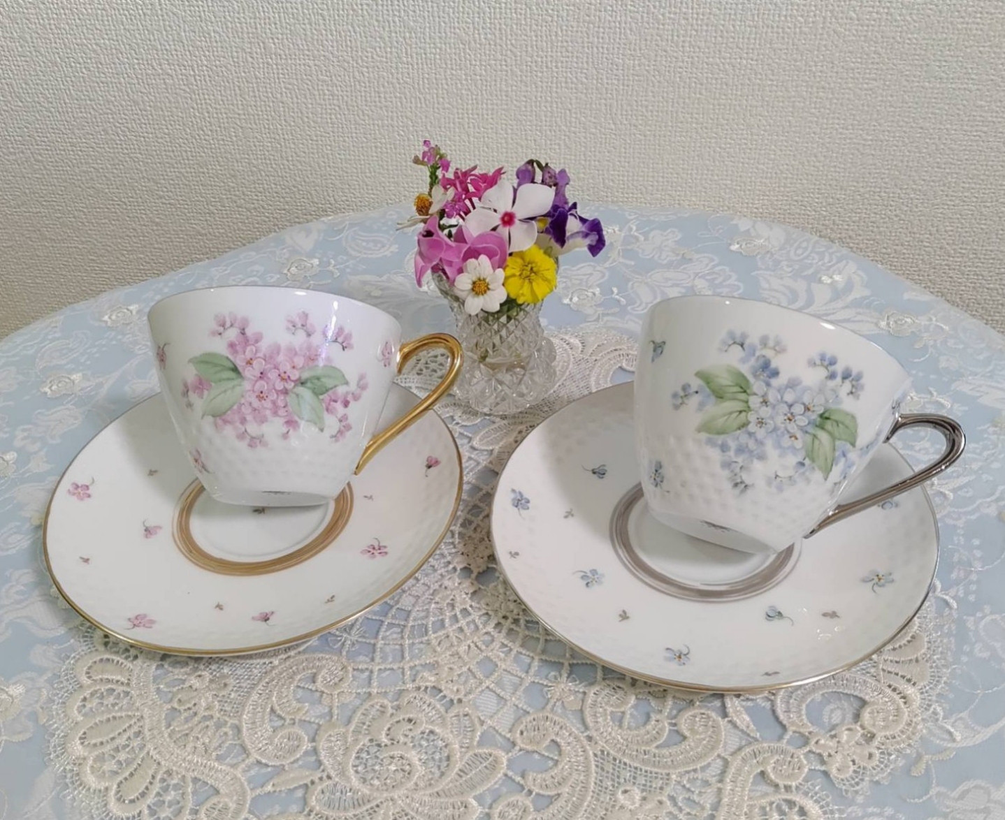 ♡ペアのカップ＆ソーサー(ゴールド/プラチナ）忘れな草