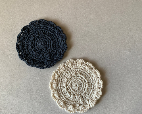 コースター 2枚セット ネイビー ホワイト 手編み 鍵編み ニット ペア