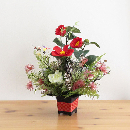 正月飾り～赤椿・白梅・松・葉牡丹・ミニ竹入りお正月アレンジ 迎春