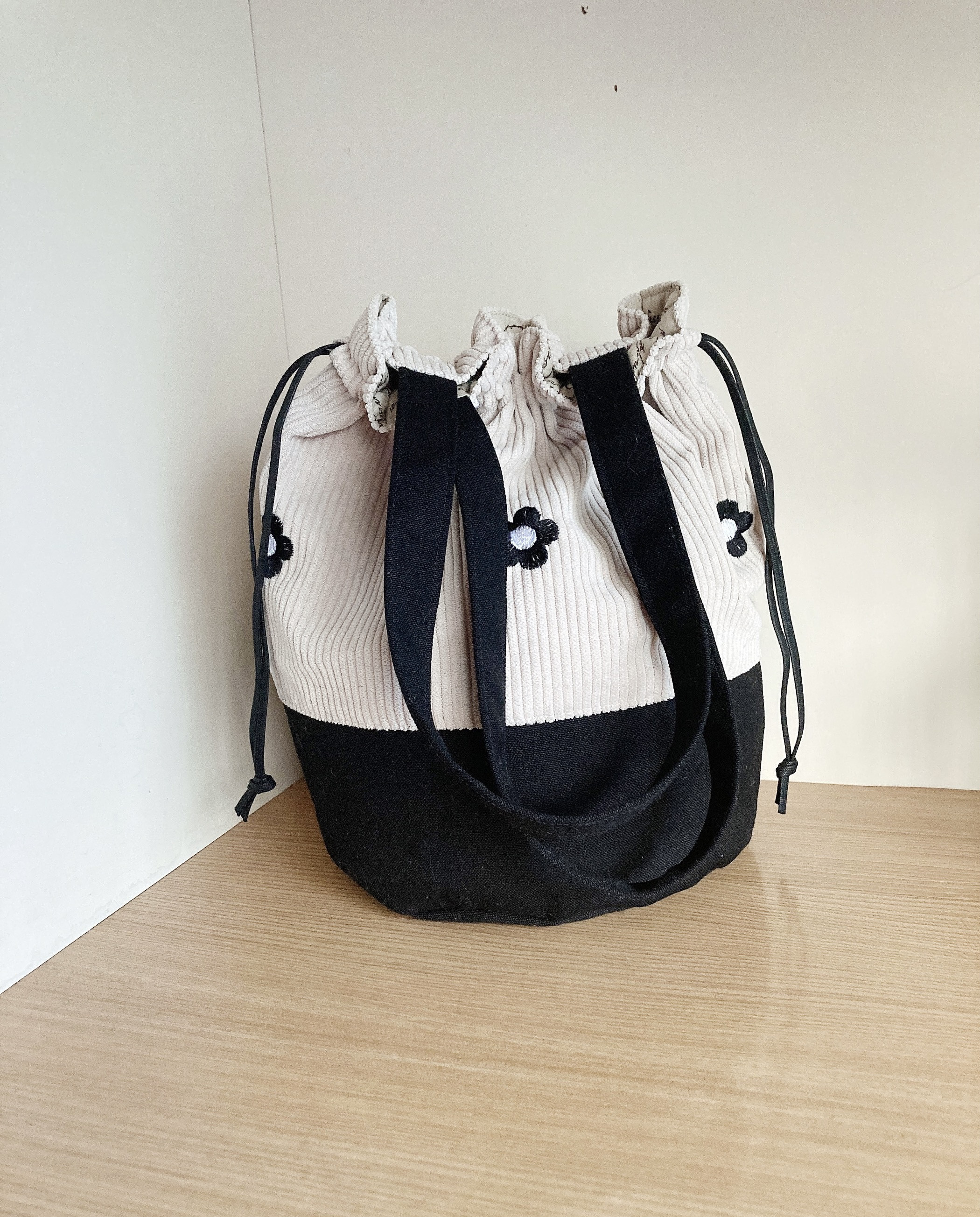 最適な価格 ハンドメイド　キルティング巾着バッグ　きつね様 トートバッグ