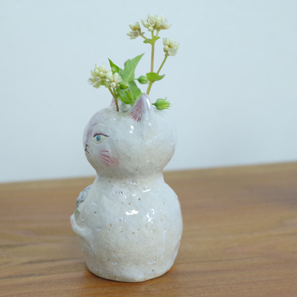 花束を持った白猫   ミニ花瓶  一輪挿し 5枚目の画像