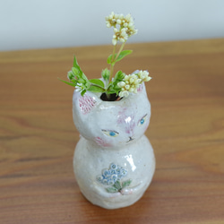 花束を持った白猫   ミニ花瓶  一輪挿し 2枚目の画像