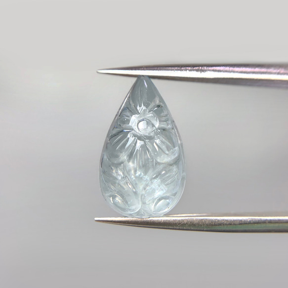 ◆ アクアマリン 3.75ct カービング ルース ペアシェイプ 3枚目の画像