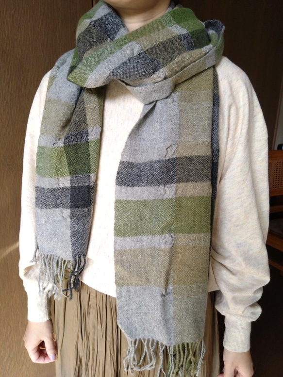 値下げ　手織りシルクエクストラファインラムウールのフェルトマフラー　ファッション　防寒 2枚目の画像