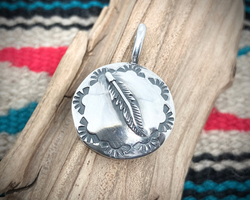 ナバホ族のインレイホースペンダントトップSILVER925