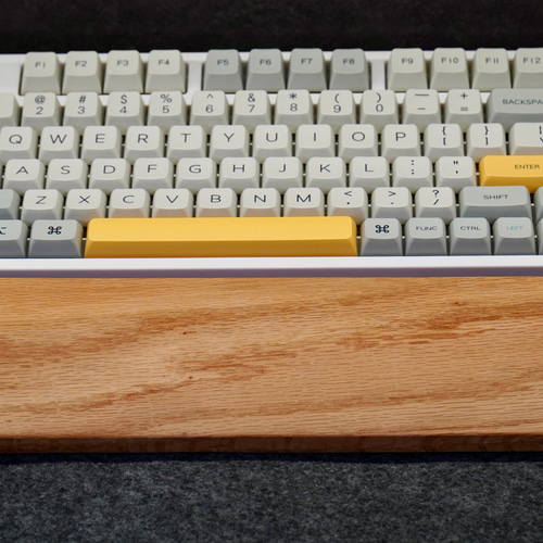 オーダーパームレスト製作【無垢材ウッドワーク】 Palm Rest」贅沢に無垢材から削り出して仕上げた木製キーボード