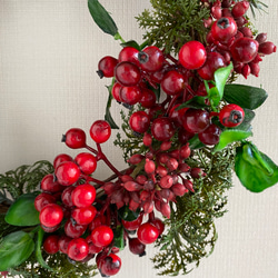 『Creema限定』【送料無料】赤い木の実とグリーンのクリスマスリース　アーティフィシャルフラワー　A-287 3枚目の画像