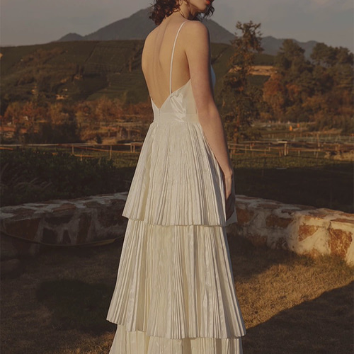 スパゲティストラップ プリーツスカートウエディングドレス ドレス  