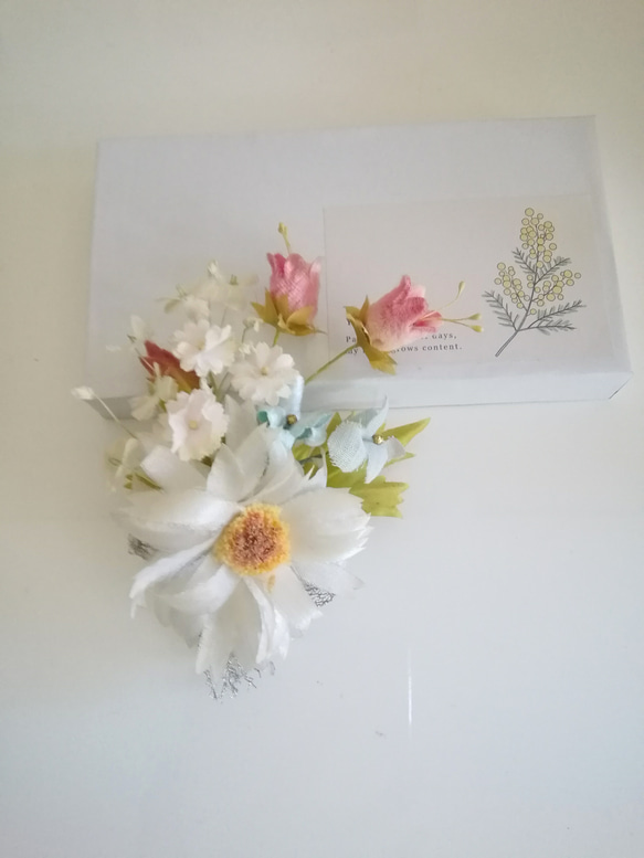 染め布花＊アンティーク・野に咲くマーガレットのコサージュ 7枚目の画像