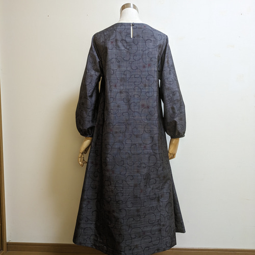 SOLD 着物リメイク ワンピース 大島紬 M〜L ワンピース さらあお SOLD 着物リメイク ワンピース 大島紬 M〜L ワンピース さらあお