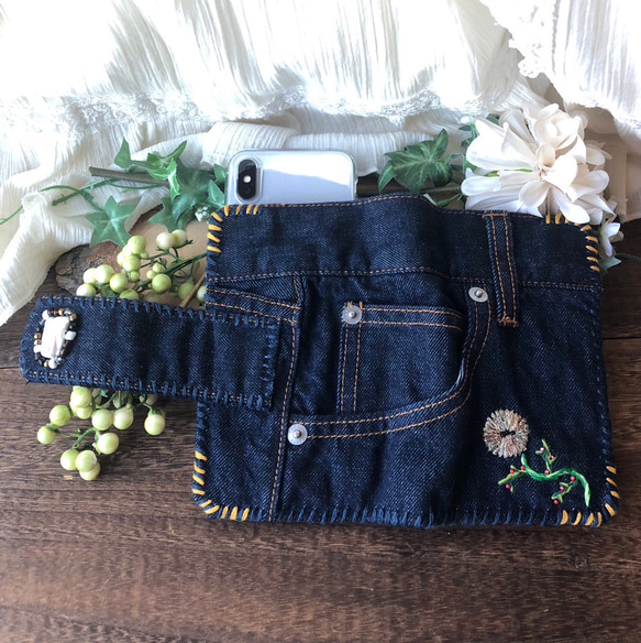 ビンテージデニムのリメイク・手帳型スマホケース ／ビーズとお花の刺繍・淡水パール／一点物・オンリーワン・メンズライク 13枚目の画像